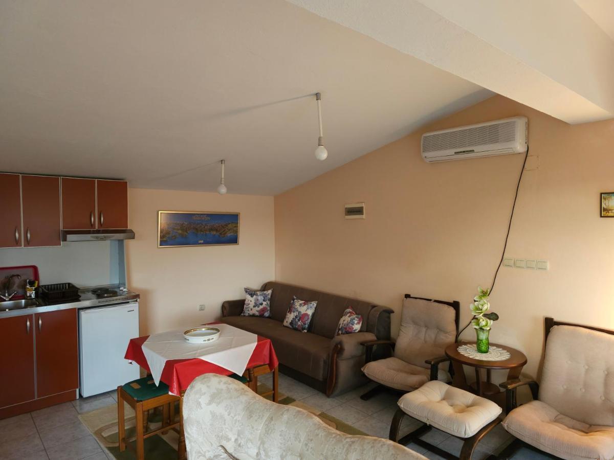 Apartment Odmor Bar Buitenkant foto